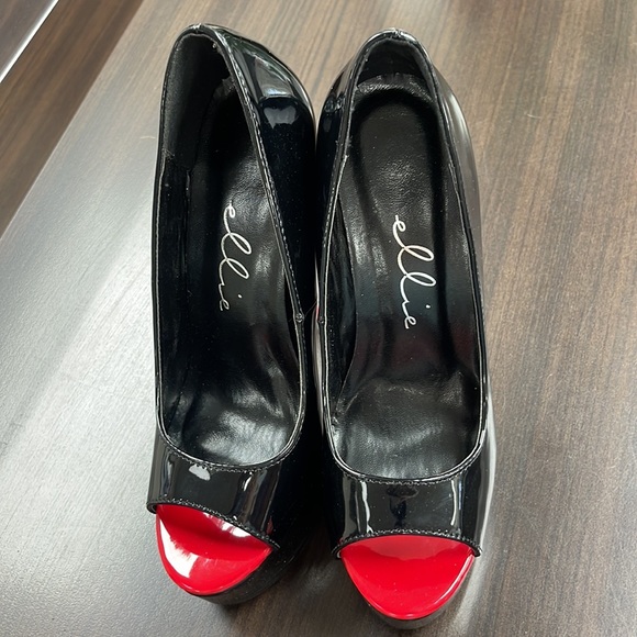 SOOOO SEXY! Ellie Peeptoe platform heel! Faux patent leather! - Picture 3 of 6